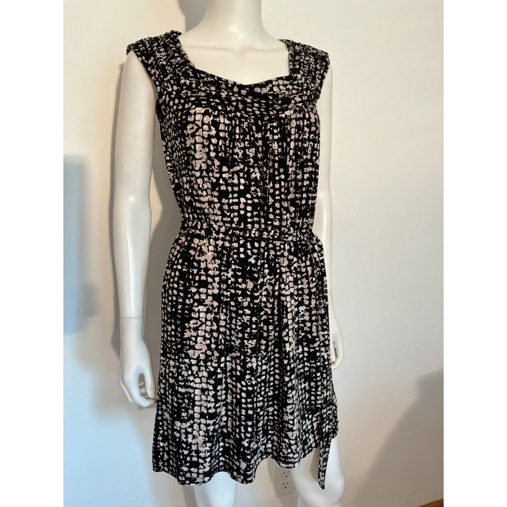 Daisy Fuentes black and white sleeveless dress